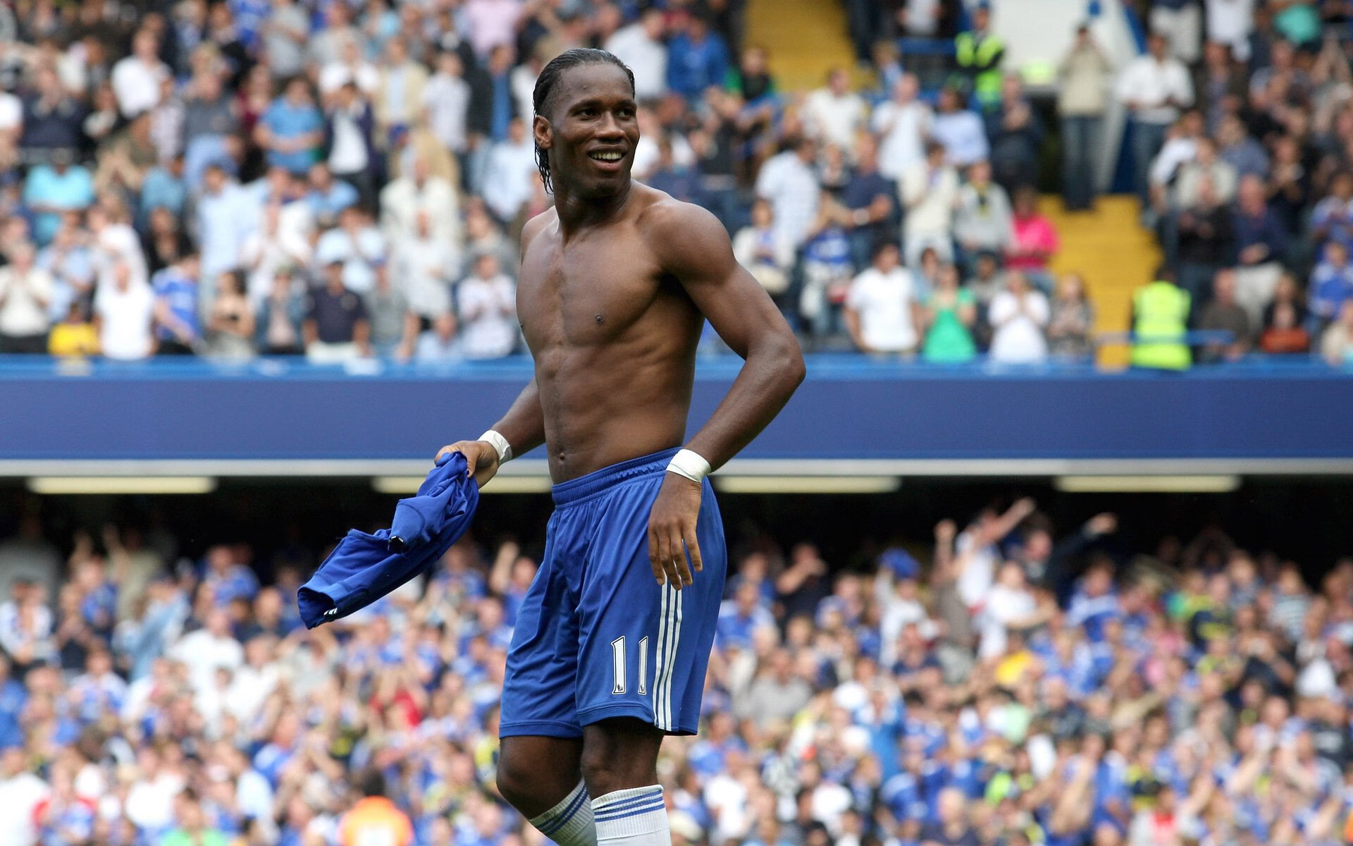 DJ现场打碟骑行派对 骑友在固定车上踩踏随节奏律动